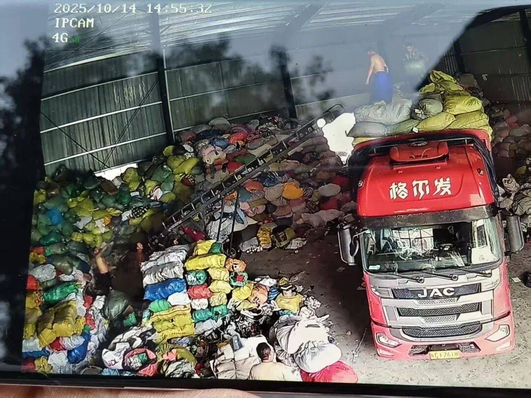 江西一女生误卖奶奶藏有13万元黄金首饰的旧衣<strong></p>
<p>西安博通资讯股份</strong>，回收站：没安装监控没发现金器，分拣工人是临时工