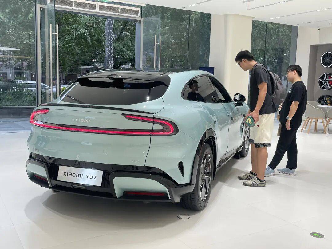 车轮飞滚十余米！武汉小米SU7断轴撞护栏<strong></p>
<p>西安博通资讯股份</strong>，一月内两起脱落事故，官方回应仍含糊