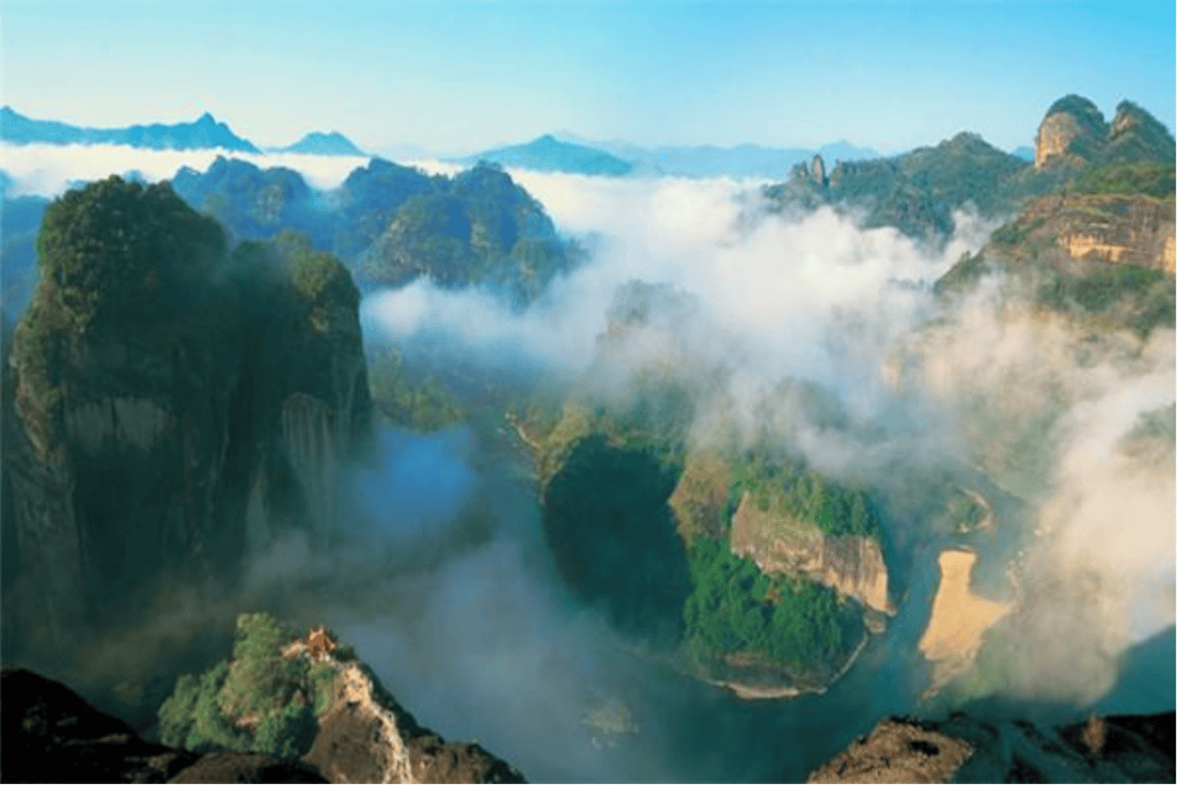 为什么年轻人迷上了爬山？ | 秋高气爽<strong></p>
<p>西安博通资讯股份</strong>，是时候出发了→