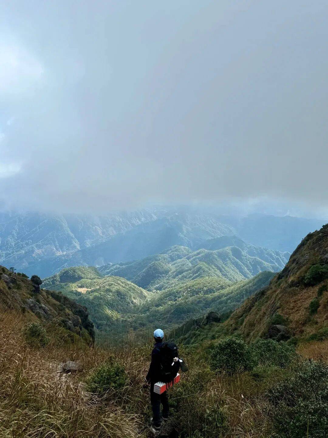 为什么年轻人迷上了爬山？ | 秋高气爽<strong></p>
<p>西安博通资讯股份</strong>，是时候出发了→