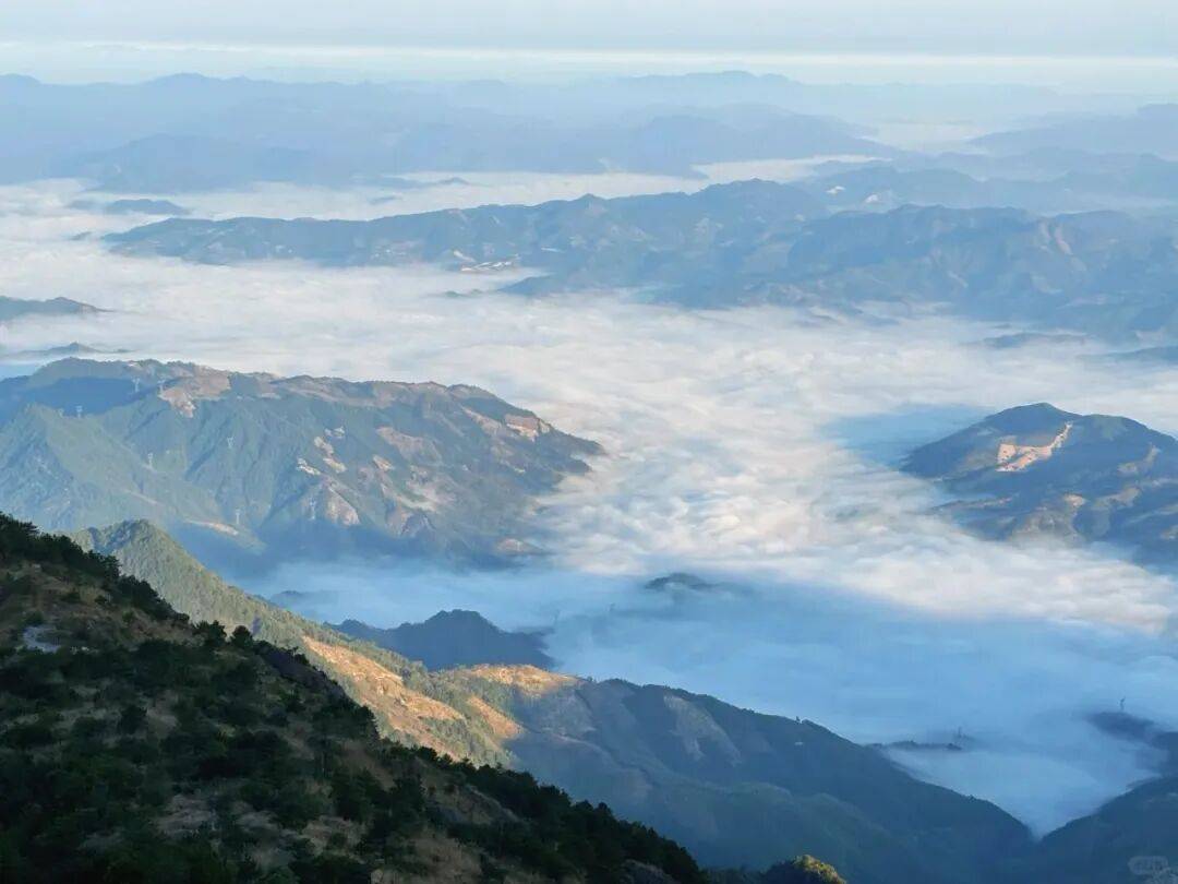 为什么年轻人迷上了爬山？ | 秋高气爽<strong></p>
<p>西安博通资讯股份</strong>，是时候出发了→