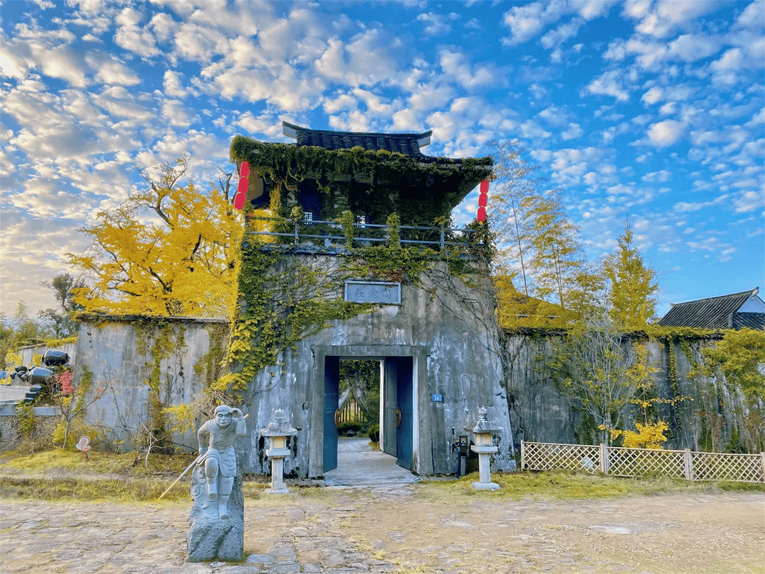 为什么年轻人迷上了爬山？ | 秋高气爽<strong></p>
<p>西安博通资讯股份</strong>，是时候出发了→