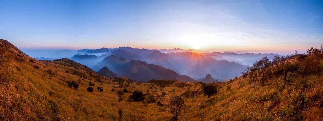 为什么年轻人迷上了爬山？ | 秋高气爽<strong></p>
<p>西安博通资讯股份</strong>，是时候出发了→