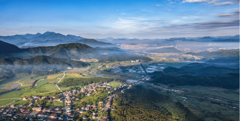 为什么年轻人迷上了爬山？ | 秋高气爽<strong></p>
<p>西安博通资讯股份</strong>，是时候出发了→