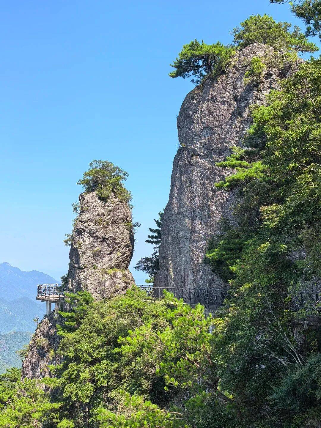 为什么年轻人迷上了爬山？ | 秋高气爽<strong></p>
<p>西安博通资讯股份</strong>，是时候出发了→