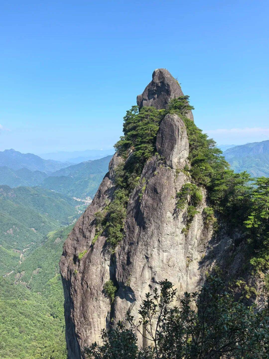 为什么年轻人迷上了爬山？ | 秋高气爽<strong></p>
<p>西安博通资讯股份</strong>，是时候出发了→