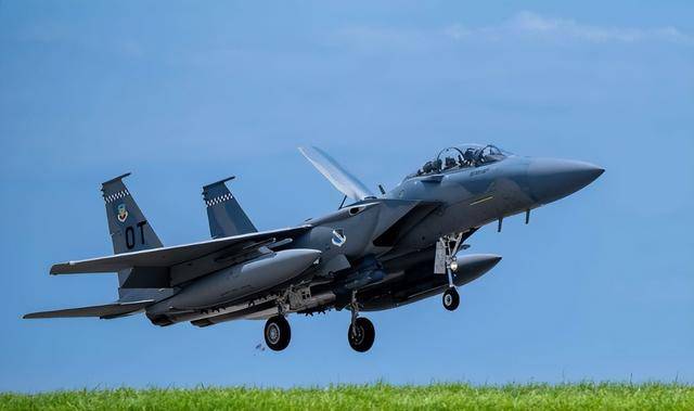 印尼买歼-10又生变<strong></p>
<p>西安博通资讯股份</strong>，90亿美元预算缩水到16亿，或考虑买退役战机