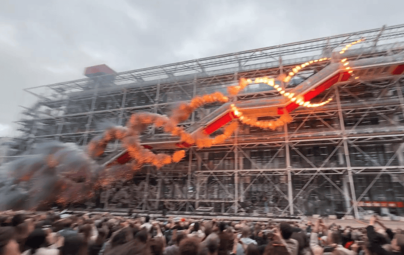 蔡国强在巴黎再办烟花秀<strong></p>
<p>听资讯</strong>，当地艺术展会宣布取消与蔡国强对话活动，活动信息从官网撤下