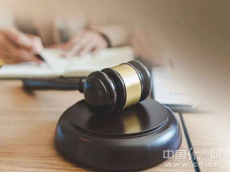 一潜伏在中央重点涉密单位间谍落网<strong></p>
<p>听资讯</strong>，官方披露