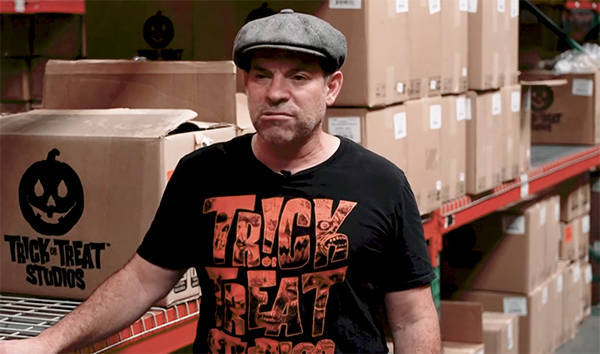 美国人正度过一个“没了中国货、最恐怖”的万圣节，白宫发言人却仍嘴硬