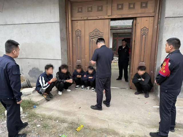 临沂俩小伙偷摸去派出所门口放下<strong></p>
<p>电商资讯平台</strong>了…