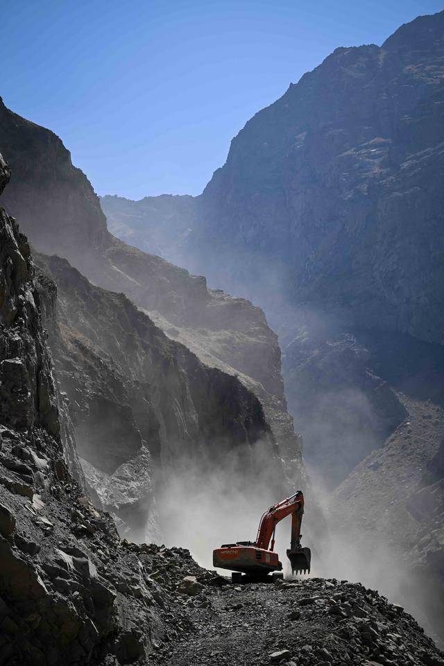 青年说 | 到中亚<strong></p>
<p>电商资讯平台</strong>，奔赴一场激动人心的“探秘”