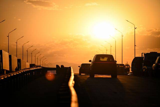 青年说 | 到中亚<strong></p>
<p>电商资讯平台</strong>，奔赴一场激动人心的“探秘”