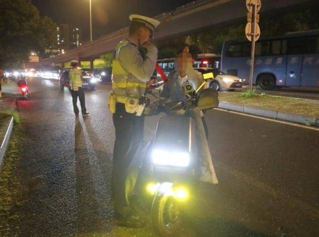 北京“电子眼”开始抓拍电动自行车违法<strong></p>
<p>凯尔特人资讯</strong>，试点审核录入电动自行车违法行为3.8万起