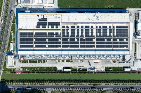 特斯拉副总裁陶琳：特斯拉上海超级工厂屋顶已铺满光伏板<strong></p>
<p>凯尔特人资讯</strong>，每年发1100万度电，减碳4600吨！隔壁储能超级工厂也在加装光伏板