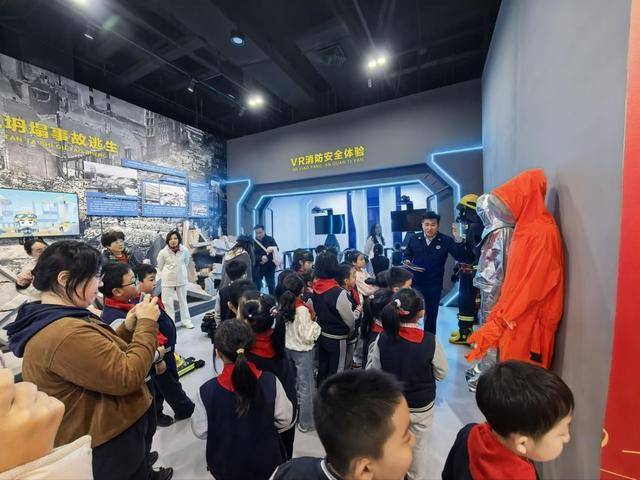 “泉民消防<strong></p>
<p>凯尔特人资讯</strong>，生命至上”山东师范大学附属小学2024级7班雏鹰小队活动举行