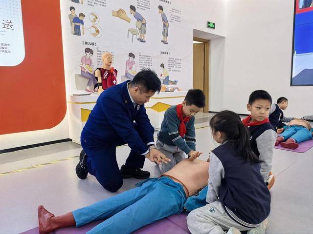 “泉民消防<strong></p>
<p>凯尔特人资讯</strong>，生命至上”山东师范大学附属小学2024级7班雏鹰小队活动举行