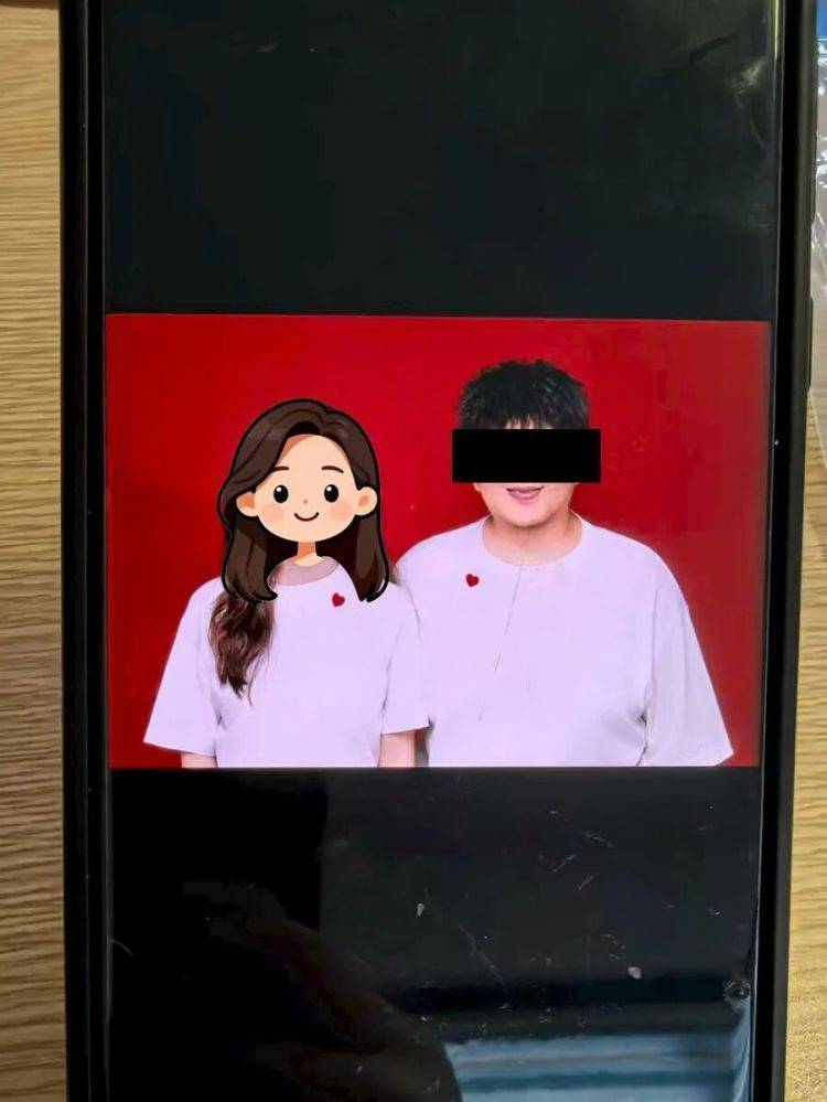 事发上海！女子崩溃“他昨晚还在我家吃饭”<strong></p>
<p>今日废钢资讯网</strong>，聊天记录曝光诈骗细节