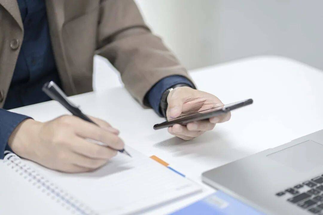 国安部：一机关新任干部为炫耀公务员身份<strong></p>
<p>吉林资讯广播在线收听</strong>，擅自将秘密级文件发朋友圈，造成泄密被处分