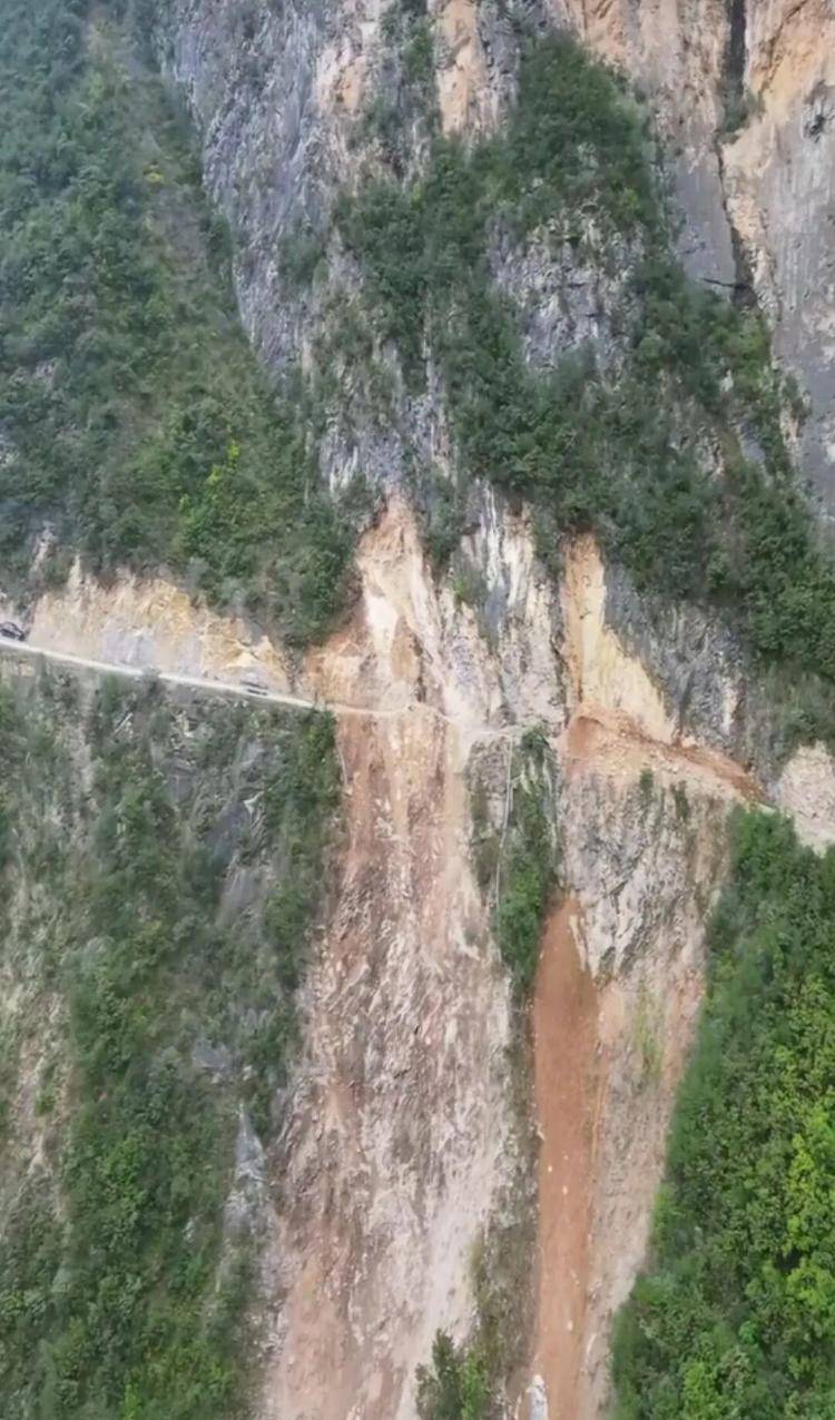 重庆网红“挂壁公路”垮塌<strong></p>
<p>一尘投资讯网</strong>，附近村民外出绕行已半月盼修复，当地：已完成排危，正在修