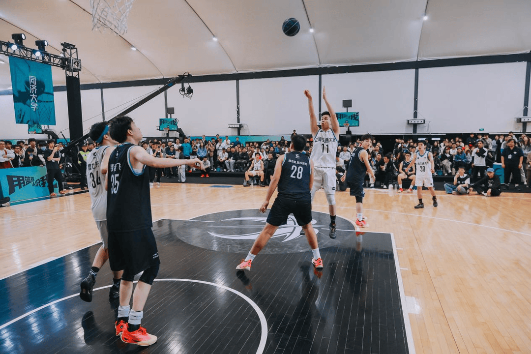 复旦、交大、同济等八大高校集结<strong></p>
<p>下载一点资讯到桌面</strong>，得物App“新生杯”篮球赛首战上海