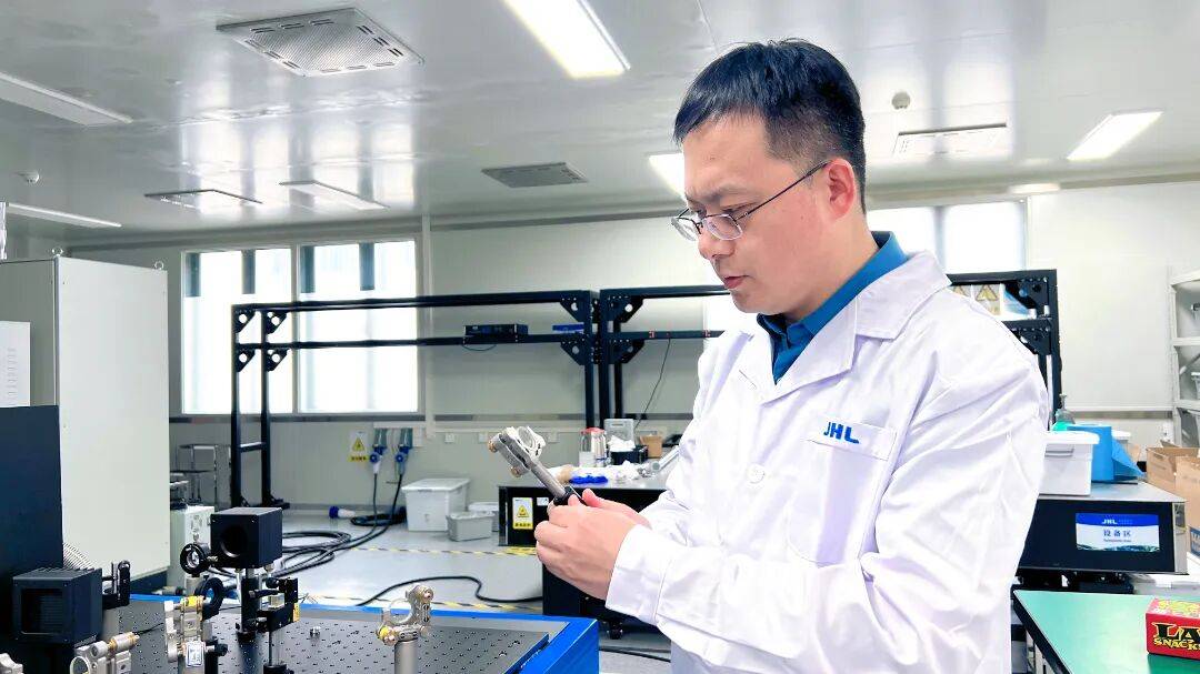 认真学习贯彻党的二十届四中全会精神<strong></p>
<p>下载一点资讯到桌面</strong>！来听听他们怎么说