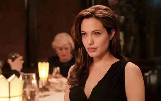 安吉丽娜·朱莉访乌<strong></p>
<p>下载一点资讯到桌面</strong>，保镖被带走