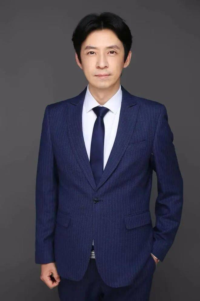 54岁知名影评人突然去世<strong></p>
<p>灵通资讯电子版手机版</strong>，留诗：白首尤当是少年