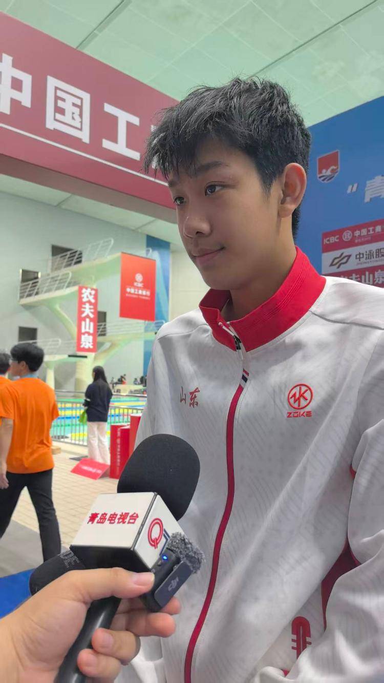 战胜孙杨和潘展乐<strong></p>
<p>灵通资讯电子版手机版</strong>！18岁青岛小将张展硕拿下全运会400米自由泳金牌