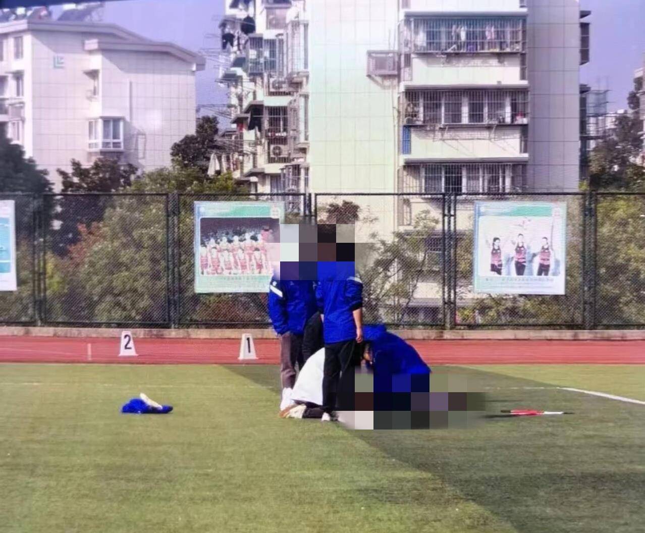 南京一学生在运动会上跑200米时倒地去世<strong></p>
<p>林俊杰微博</strong>，官方：深感痛心，已与亲属沟通妥善处理