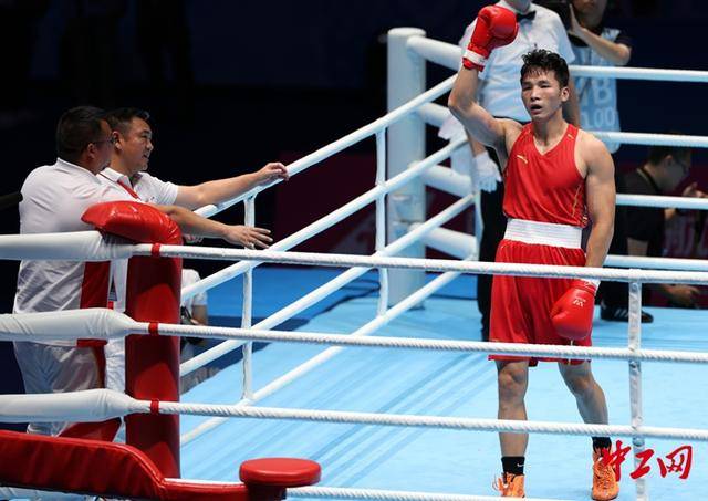 全运会拳击男子80公斤级决赛<strong></p>
<p>林俊杰微博</strong>，王小保夺冠！