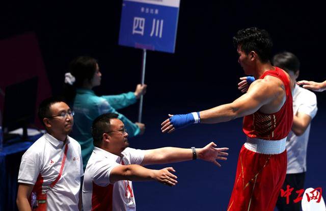 全运会拳击男子80公斤级决赛<strong></p>
<p>林俊杰微博</strong>，王小保夺冠！