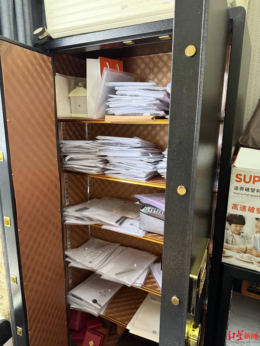 “95后”留学女生遭遇“套路贷”陷阱：13万借款被恶意垒高至1260万<strong></p>
<p>凤凰网资讯台在线直播</strong>，抵押近千万房产还债