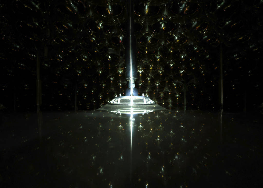 镜头内外｜地下700米<strong></p>
<p>凤凰网资讯台在线直播</strong>，国之重器捕捉“幽灵粒子”