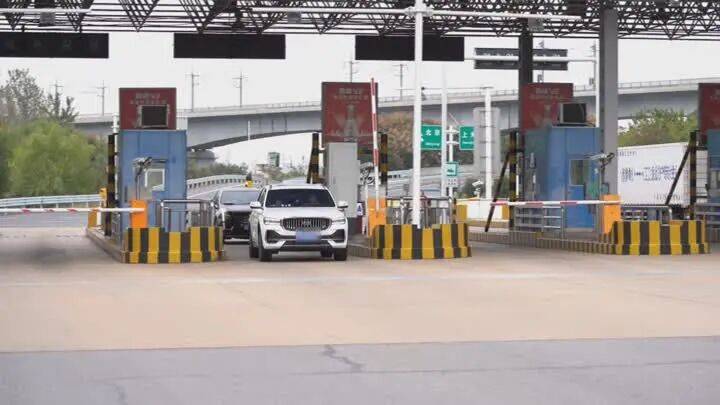 扬州一女子刷短视频惹祸：偷偷去银行取了6万现金<strong></p>
<p>网资讯</strong>，结果……