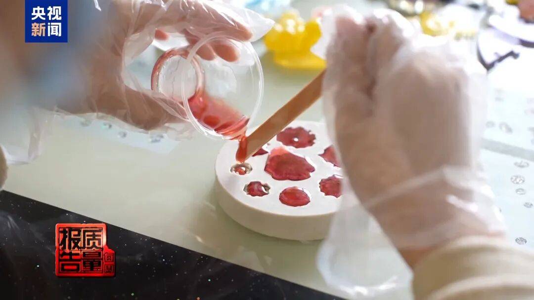 快扔掉！甲醛含量高出上限一倍多<strong></p>
<p>网资讯</strong>，戴防毒面具也不行！