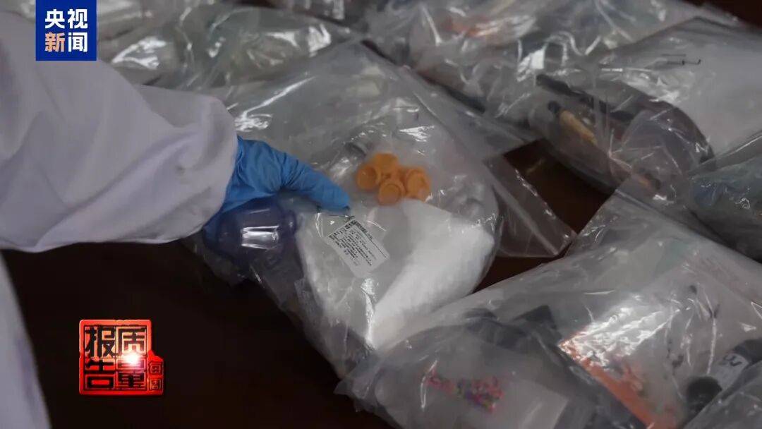 快扔掉！甲醛含量高出上限一倍多<strong></p>
<p>网资讯</strong>，戴防毒面具也不行！