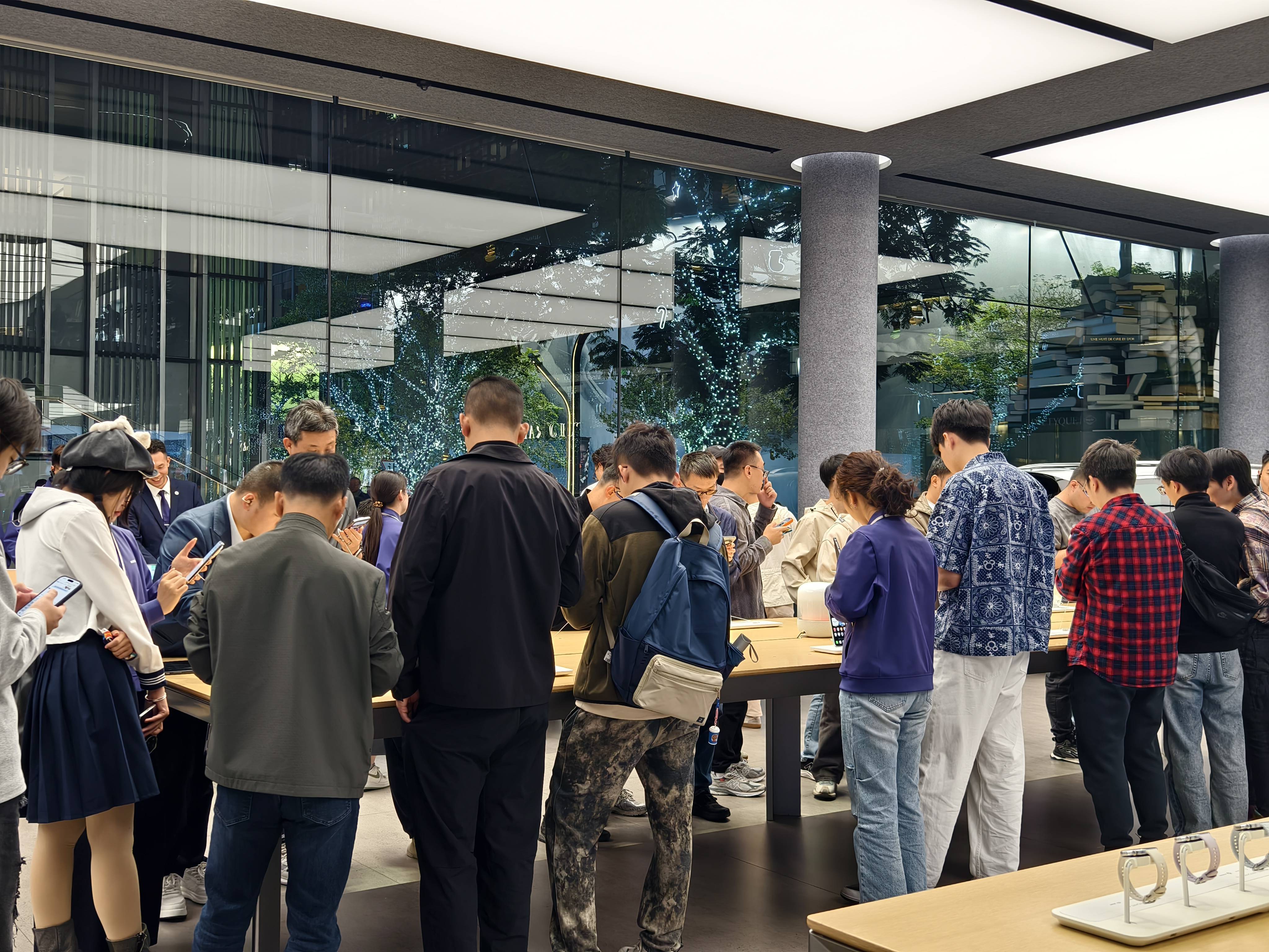 独家｜华为Mate80首批备货30万台左右<strong></p>
<p>网站资讯</strong>，渠道商称“定价很有魄力”