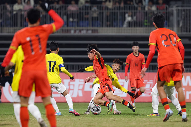 U16国足让中国球迷继续“过年”，对手再弱，连续踢出两位数比分也非易事