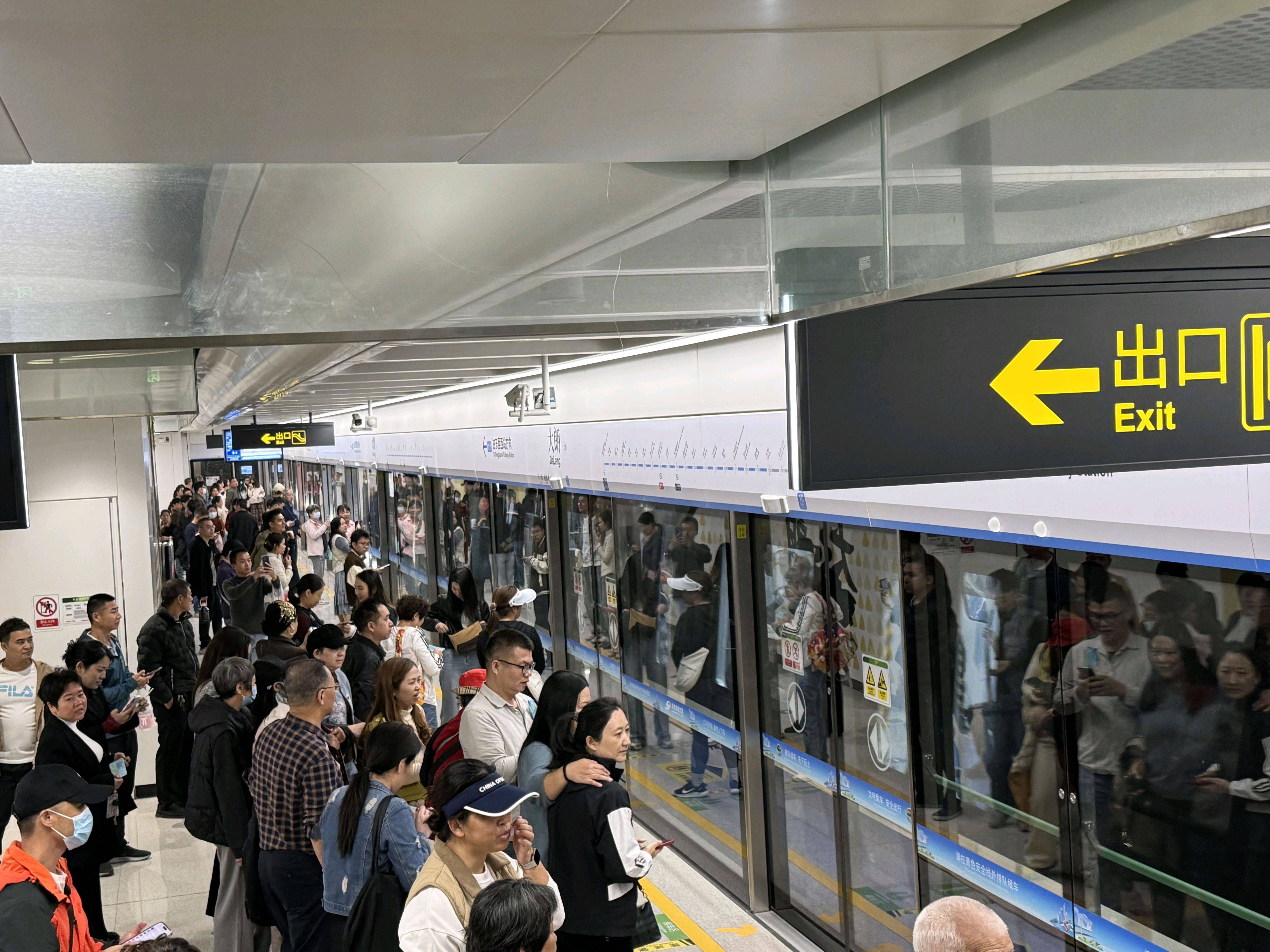 东莞地铁1号线试乘首日<strong></p>
<p>资讯点</strong>，大朗4站“沸腾”了