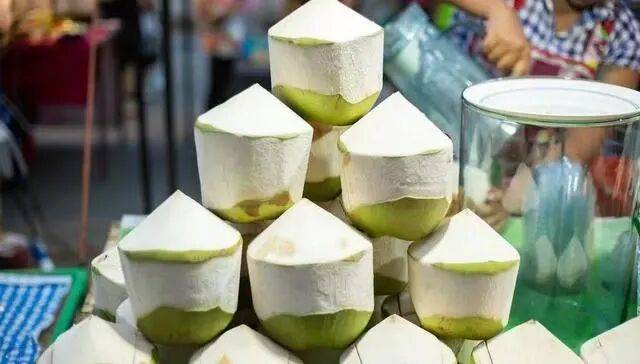 椰子水之外<strong></p>
<p>资讯点</strong>，大公司争夺40亿元生椰市场