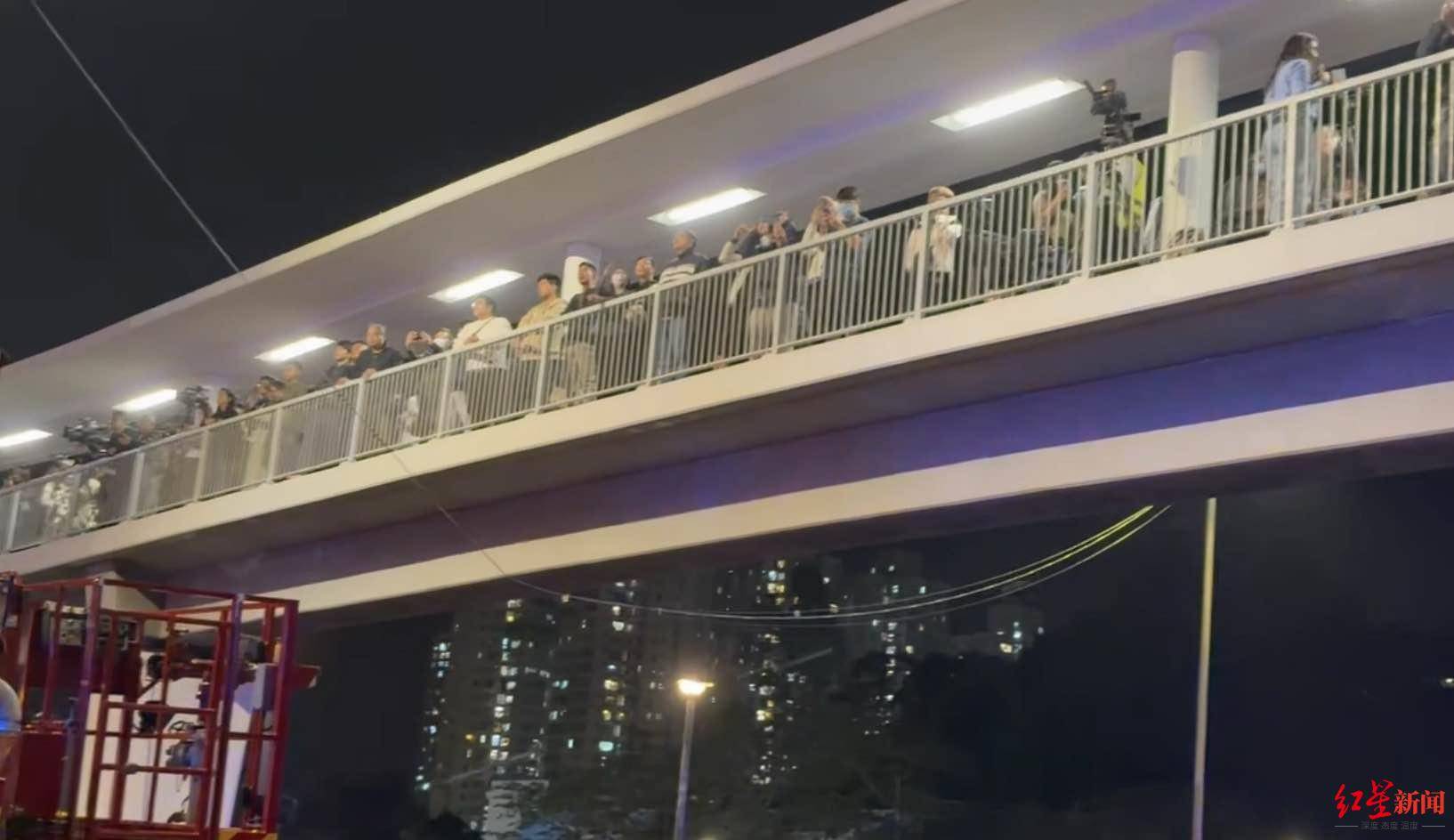 红星新闻实探香港宏福苑大火现场：警员称第一次遇到这么大火<strong></p>
<p>资讯点</strong>，餐厅老板自发为救援人员送餐