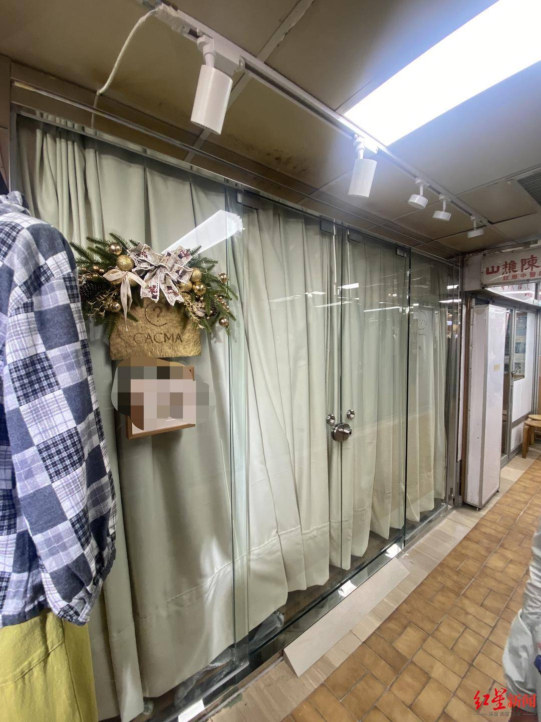 香港消防员何伟豪殉职后<strong></p>
<p>点资讯</strong>，女友关了服装店 朋友：她心情不好，短期不会回来开店了