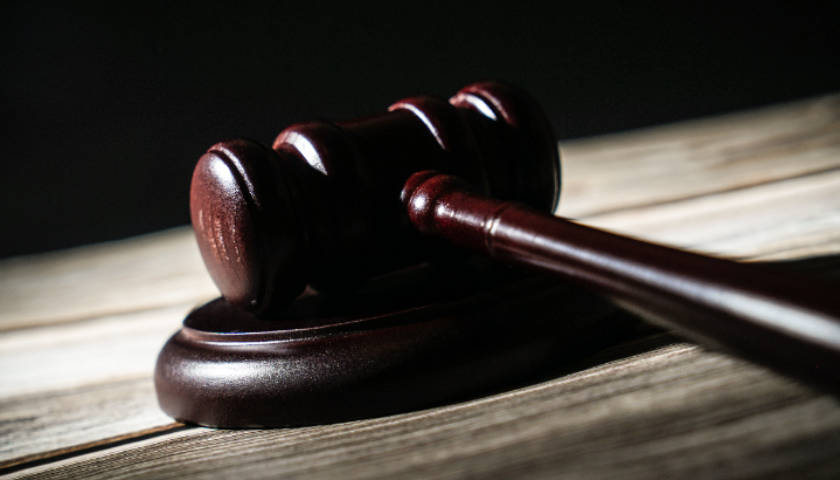 深圳初中女生被同班男生杀害案宣判，14岁被告人获从轻处罚被判无期