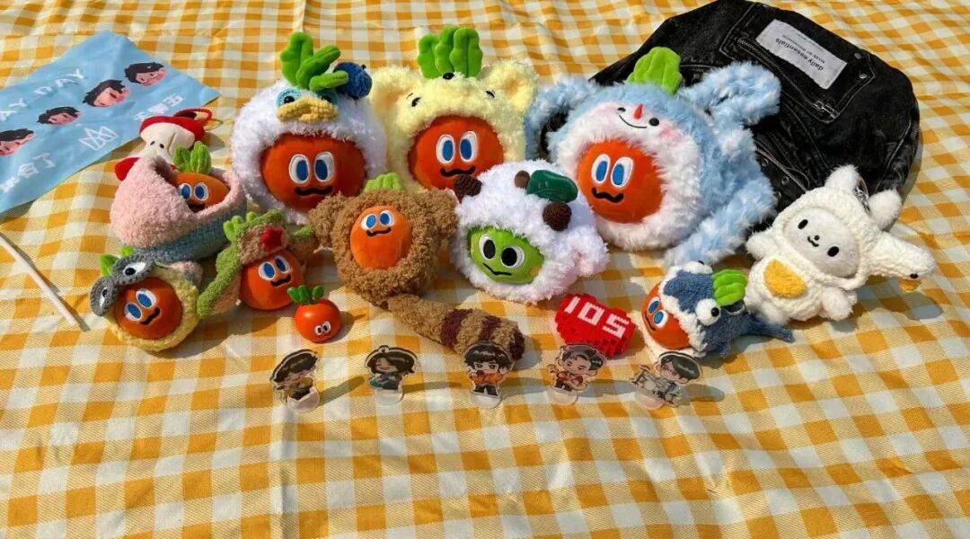 “50块帆布包配3000块包挂”<strong></p>
<p>资讯视频</strong>，时髦年轻人背半个身家出门