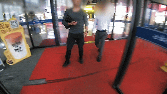 上门取走19万元<strong></p>
<p>资讯下载</strong>，杭州一西装革履“金融专员”被抓！在高速服务区被抓，车上塞满现金