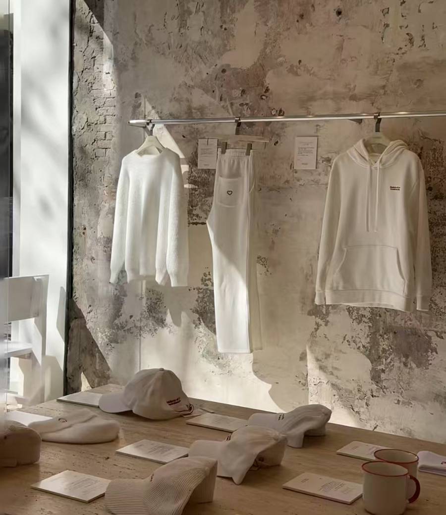 法国人在上海开店<strong></p>
<p>下载资讯</strong>，只卖白色衣服竟然火了丨上海滩上洋掌柜