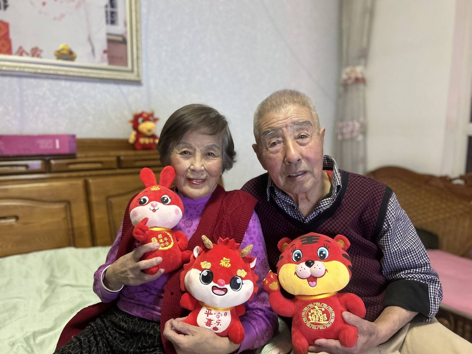 女子晒照对比奶奶自爷爷去世9个月后变化：再也不是时髦的老太太了<strong></p>
<p>下载资讯</strong>，评论区泪目