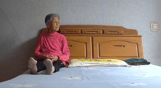 女子晒照对比奶奶自爷爷去世9个月后变化：再也不是时髦的老太太了<strong></p>
<p>下载资讯</strong>，评论区泪目