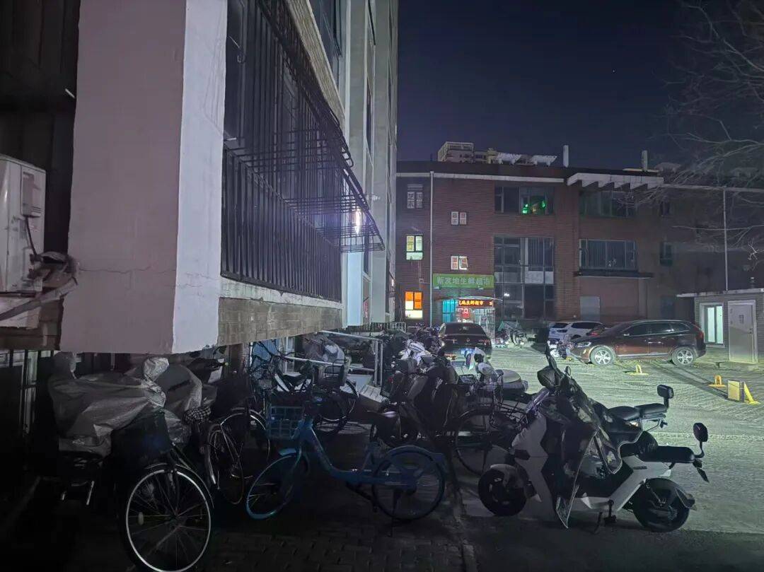 天通苑一天两起电动车火情<strong></p>
<p>下载资讯</strong>，突然着火忒吓人丨有事儿@新京报